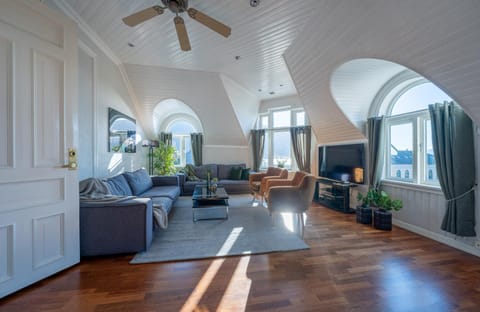 Enter Tromsø - Exclusive 4 Bedroom Villa Condo in Tromso