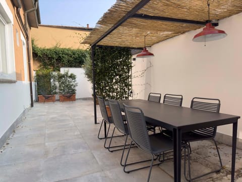 Patio, Day, Balcony/Terrace, Living room