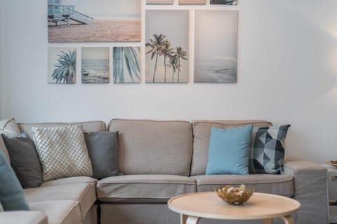 Living room, Decorative detail, Dining area