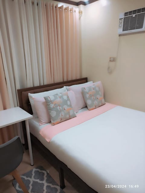 Casita de Reina Staycation House - A cozy 1-Bedroom condo-style house Maison in Bicol