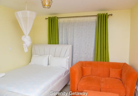 Serenity Getaway STUDIO apartment near JKIA & SGR with KING BED, WIFI, NETFLIX and SECURE PARKING Condo in Nairobi