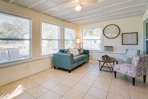 Pet-Friendly Englewood Home - 4 Mi to Beach! Maison in Englewood