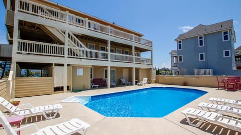 PI109, Sweet TEA- Oceanside, 8 BRs, Private Pool and Hot Tub, Pool Table Maison in Corolla