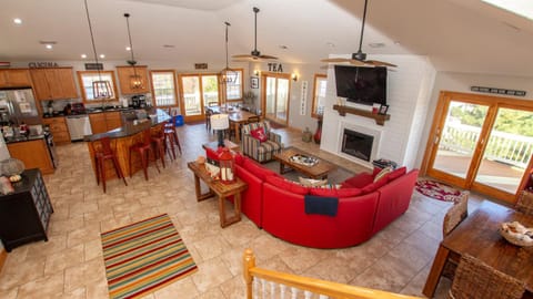 PI109, Sweet TEA- Oceanside, 8 BRs, Private Pool and Hot Tub, Pool Table Casa in Corolla