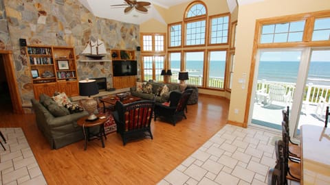 PI139, Pine Haven-Oceanfront, Ocean views, beach access, Pool House in Corolla