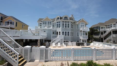 PI134, Heavenly Dayz- Oceanfront, 9 BRs, Private Pool, Theater Rm, Rec Rm, Ocean Views Casa in Corolla