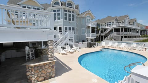 PI134, Heavenly Dayz- Oceanfront, 9 BRs, Private Pool, Theater Rm, Rec Rm, Ocean Views Haus in Corolla