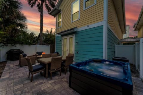 Turquoise Turtle - Hot Tub, Beach, Game room House in Jacksonville Beach