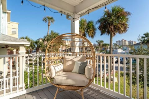 Ocean views, Elevator, Game Room, Two balconies House in Jacksonville Beach