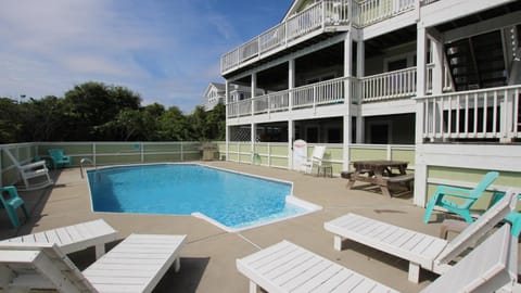 PI161, St Nicks- Oceanside, Rec Room, Priv Pool, Hot Tub, Close to Beach Access House in Corolla