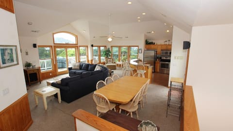 PI161, St Nicks- Oceanside, Rec Room, Priv Pool, Hot Tub, Close to Beach Access Maison in Corolla