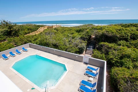 PI187, Right On The Beach- Oceanfront, 8 BRs, Ocean Vws, ELEV, Pool, Pool Table, Priv Beach Access Casa in Corolla