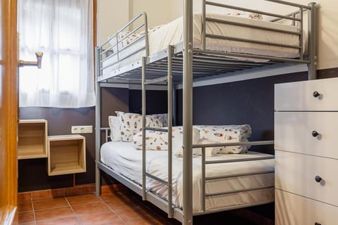 Photo of the whole room, Bedroom, bunk bed