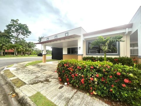 Pura Vida Beach House, Bejuco House in Esterillos Este