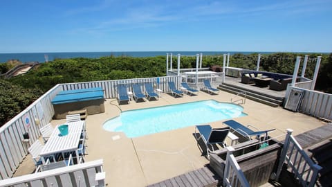 PI21, Family Tides- Oceanfront, 11 BRs, Pool, ELEV, Pool table, Theater Rm, Close to Beach Access House in Corolla