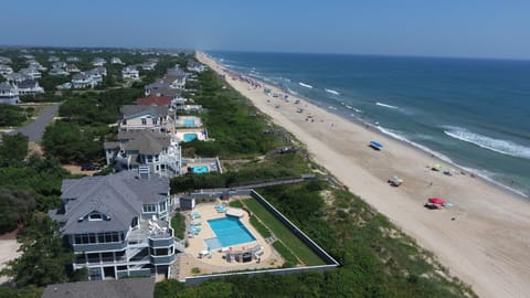 PI48, Oz- Oceanfront, 6 BRs, Private Pool, ELEV, Ocean Views, Hot Tub, Close to Beach Access Casa in Corolla
