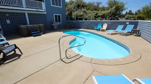 PI61, Without a Porpoise- Oceanside, Private Pool, Volleyball, Screened porch House in Corolla