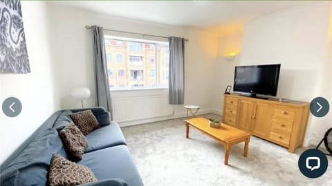 4 bedroom property which sleeps 8 very close to the Harry Potter studio and Watford junction Condo in Watford