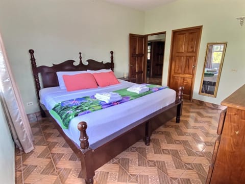 Mountain View Family Home In Town With King Suite Casa in San Ignacio