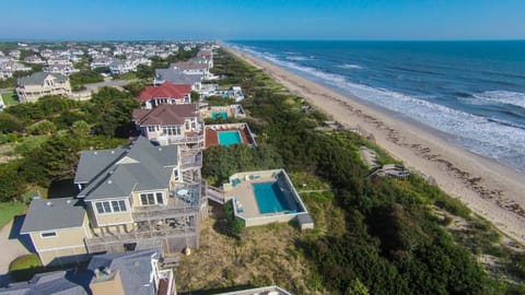 PI76, Life of Reilly- Oceanfront, Ocean Views, Private Pool, Private Beach Access, Foosball Haus in Corolla