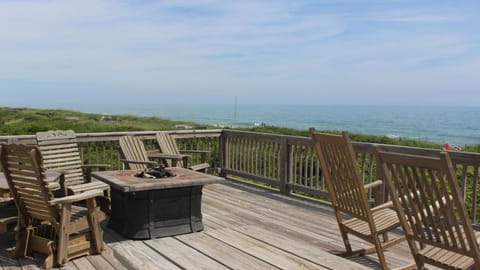 PM2, Old Glory- Oceanfront, 8 BRs, Ocean Views, Priv Pool, Rec Room House in Duck