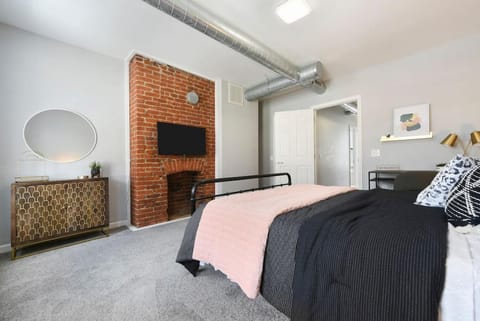 Free Parking, Walk Everywhere, 2 Private bathrooms Maison in Pittsburgh