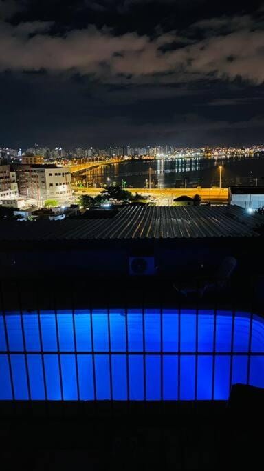 Studio panorâmico vista mar Eigentumswohnung in São José