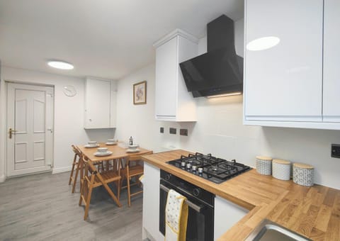 Regent House - Modern Holiday Home 10 Minutes to Manchester City Centre With Free Parking Casa in Manchester