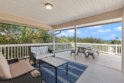 Pet friendly home in St. Augustine with wrap-around porches and close proximity to beach Casa in Butler Beach