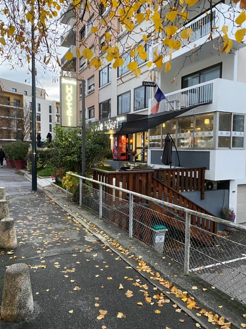 Property building, Neighbourhood, Street view