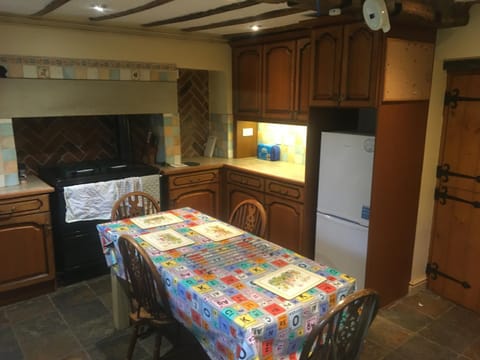 Kitchen or kitchenette, Dining area, dishwasher, minibar, pet friendly, stove