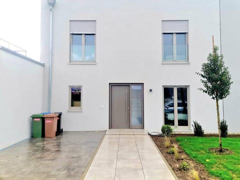 Spacious&Luxurious 5 bedrooms House Apartment in Luxembourg District, Luxembourg