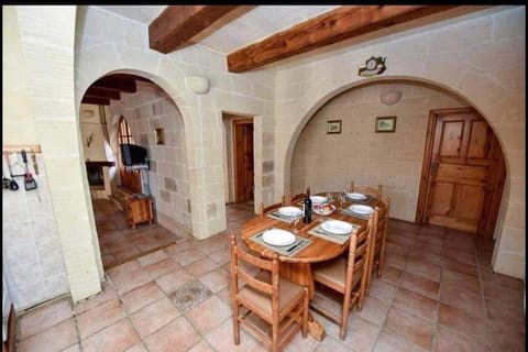 Farmhouse with Pool, Tas-Summiena Gozo Haus in Munxar