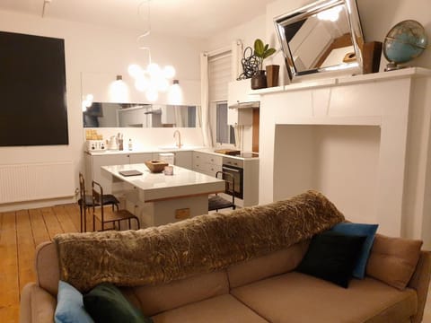 2 Large One Bed Apartment - Prime Location - Quiet & Comfortable - Garden Access Apartamento in Hove