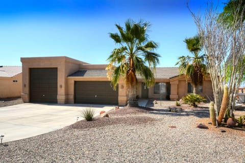 Resort Style Pool Spa Home Perfect Lake view Casa in Lake Havasu City