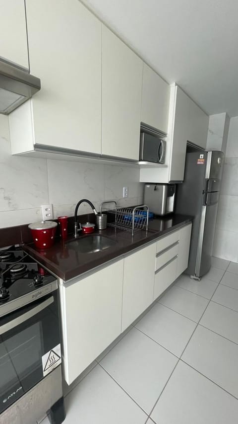 Kitchen or kitchenette, minibar, stove