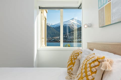 Lakeside Escape House in Queenstown
