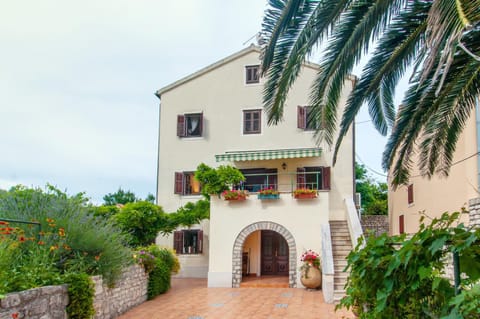 Facade/entrance, Garden view