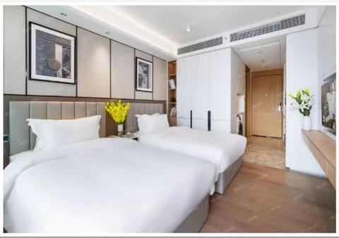 Royal Executive Apartment, Shenzhen World Exhibition & Convention Center, Nearby Shenzhen World North Metro St ation Apartment hotel in Shenzhen