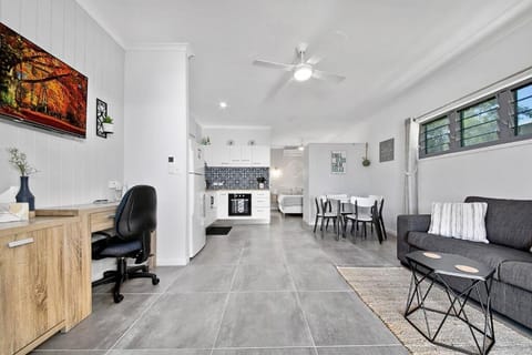 Modern Luxury Studio Apartment House in Emu Park