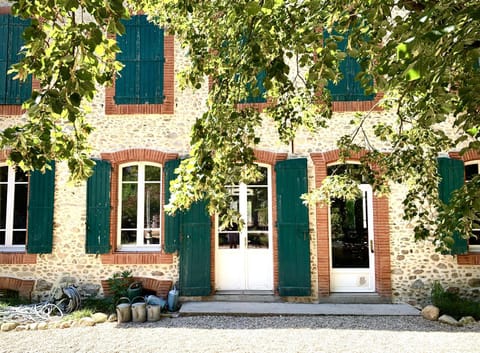 Sous le Tilleul de la Condomine, grand gite piscine privee Haus in Mazamet