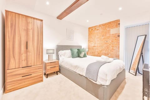 Lovely 1 Bed Apartment in Burton-on-Trent Condo in Burton upon Trent