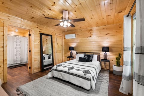 Brand New Luxury Cabin-Private Appalachian Retreat Haus in Pittman Center