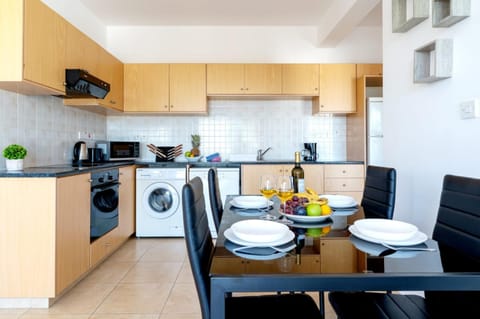 Dining area, kitchen