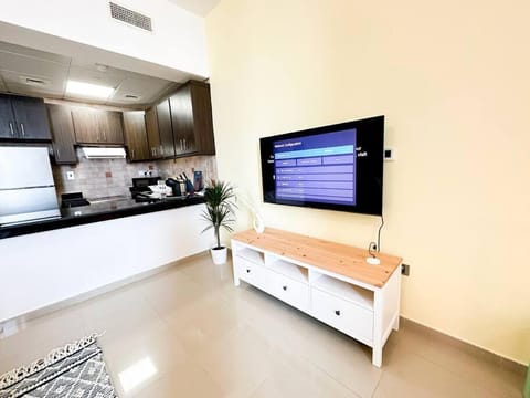 TV and multimedia, Kitchen or kitchenette, oven, stove