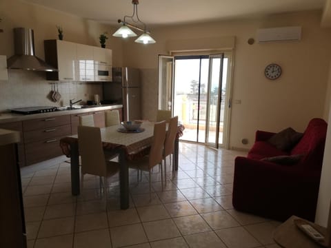 Kitchen or kitchenette, Dining area, pet friendly, stove