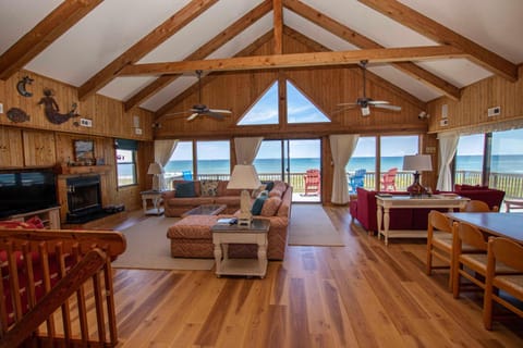 SA183, Ocean Island- Oceanfront, Ocean views, Quiet area House in Duck