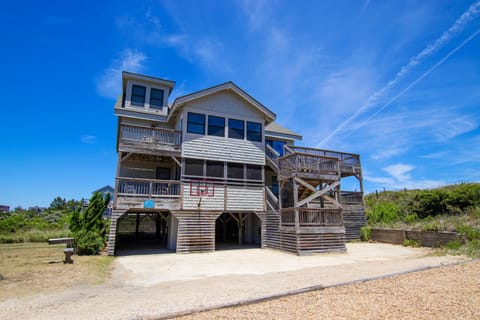 SA183, Ocean Island- Oceanfront, Ocean views, Quiet area House in Duck