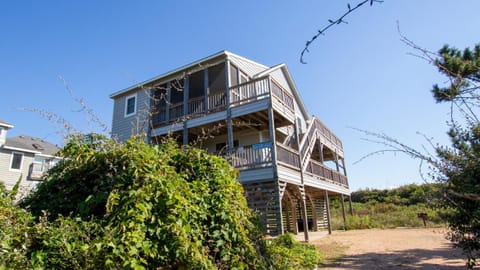 SA47, Lazy Bones- Oceanfront, Ocean Views, Sun Decks, Close to Beach Access House in Sanderling