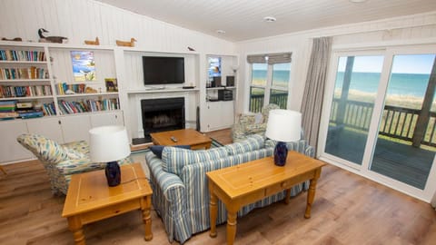 SA47, Lazy Bones- Oceanfront, Ocean Views, Sun Decks, Close to Beach Access Casa in Sanderling